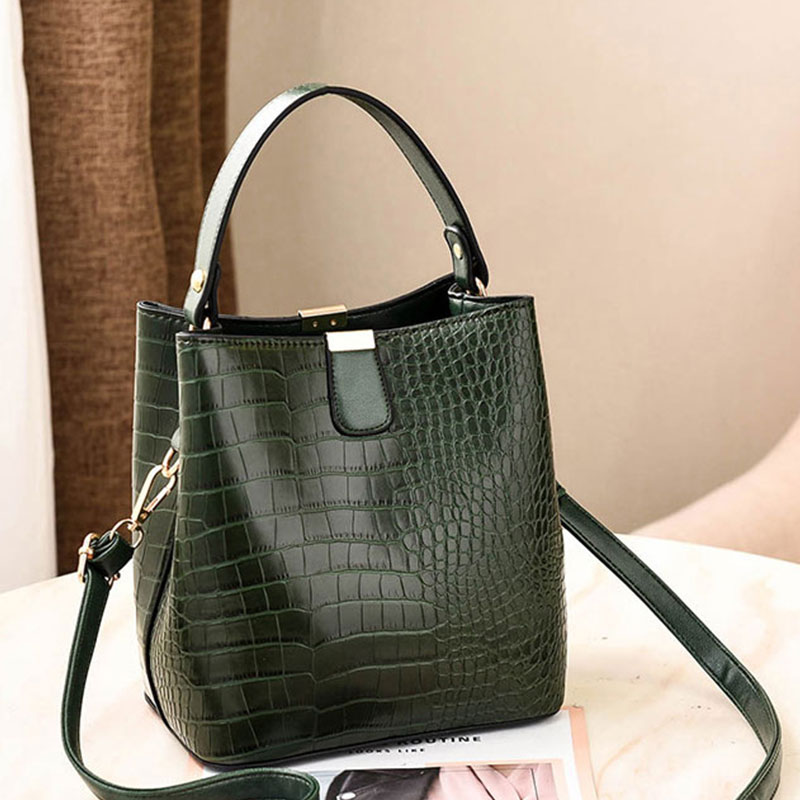 【クロコダイルハンドバッグ】「シンプルシリーズー新発売」大容量バケツバック  日常生活の小物を収納出来る容量　シンプルで鷹揚　どんな衣装でも合います