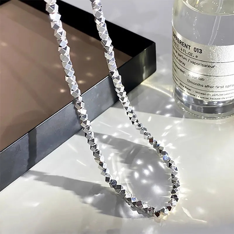 シルバーキューブネックレス